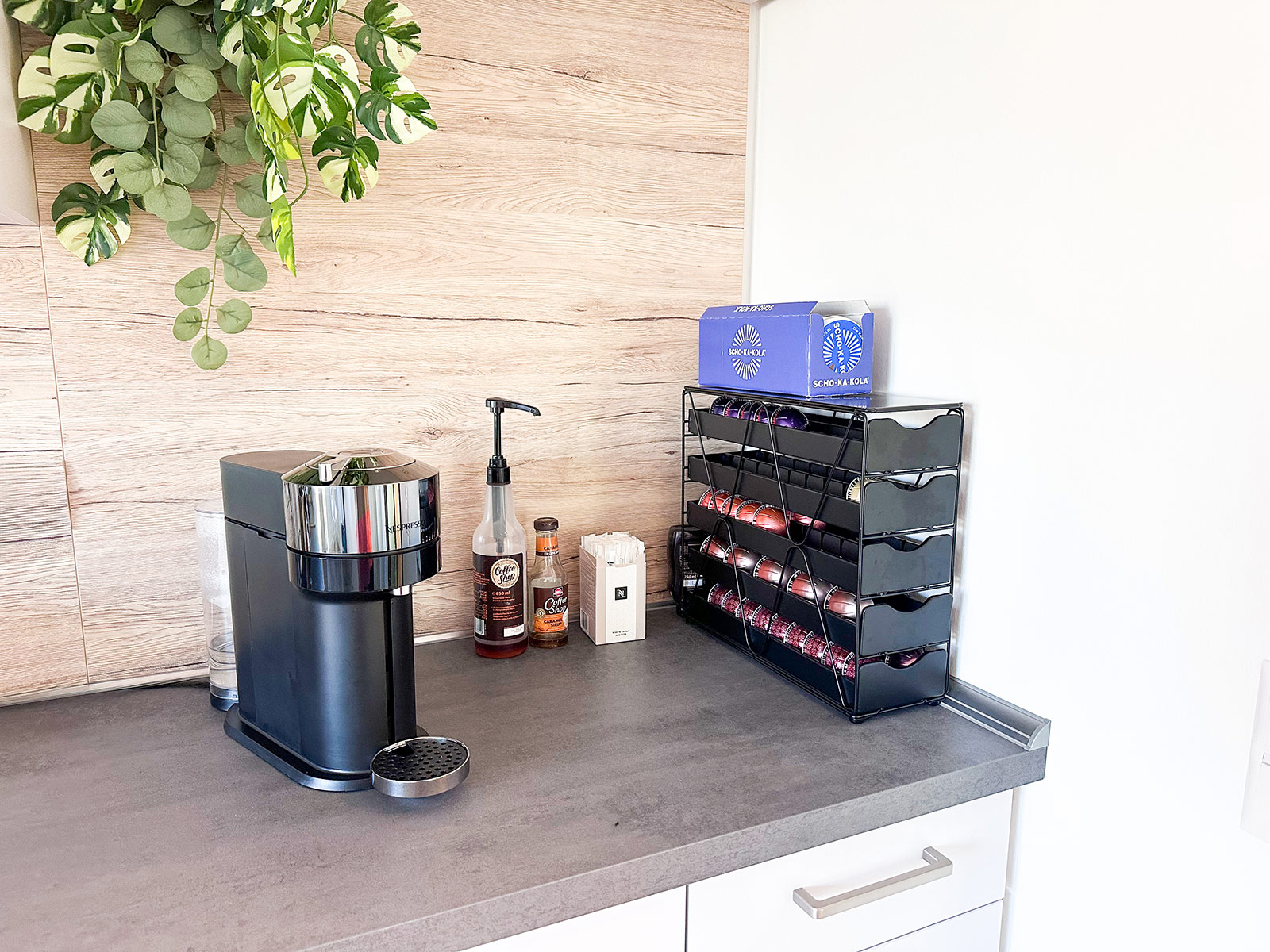 Professionelle Kaffeemaschine im Coworking Space